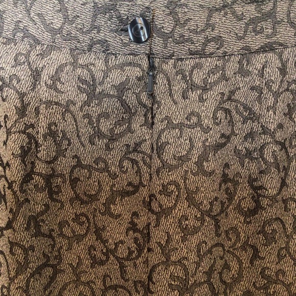 Halston Long Full button Jacket and Skirt Suit Women's Size 6 - Picture 11 of 14